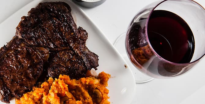 carne-vino-tinto
